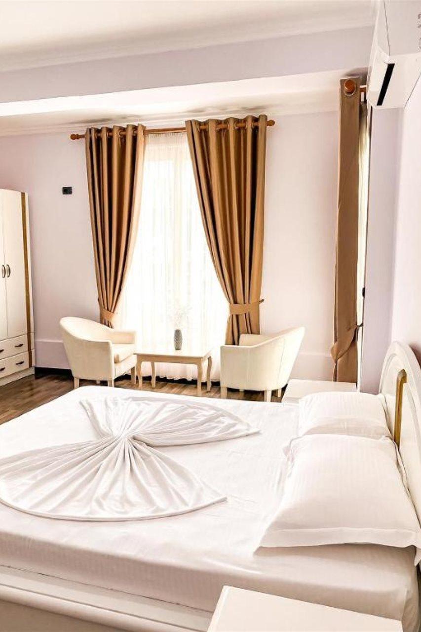 Hotel Majestic Dıraç Dış mekan fotoğraf