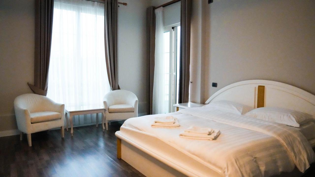 Hotel Majestic Dıraç Dış mekan fotoğraf